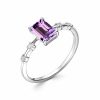 Кольцо классическое из серебра 925 с аметистом, фианит