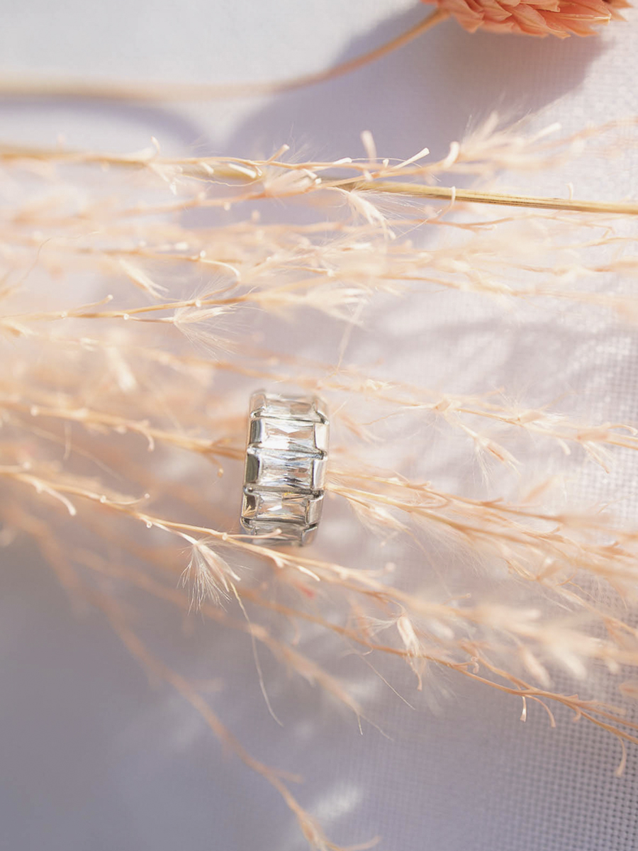 Серьга каффы из серебра 925 с фианитом