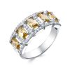 Кольцо классическое из серебра 925 с цитрином, фианит