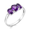 Кольцо классическое из серебра 925 с аметистом, фианит