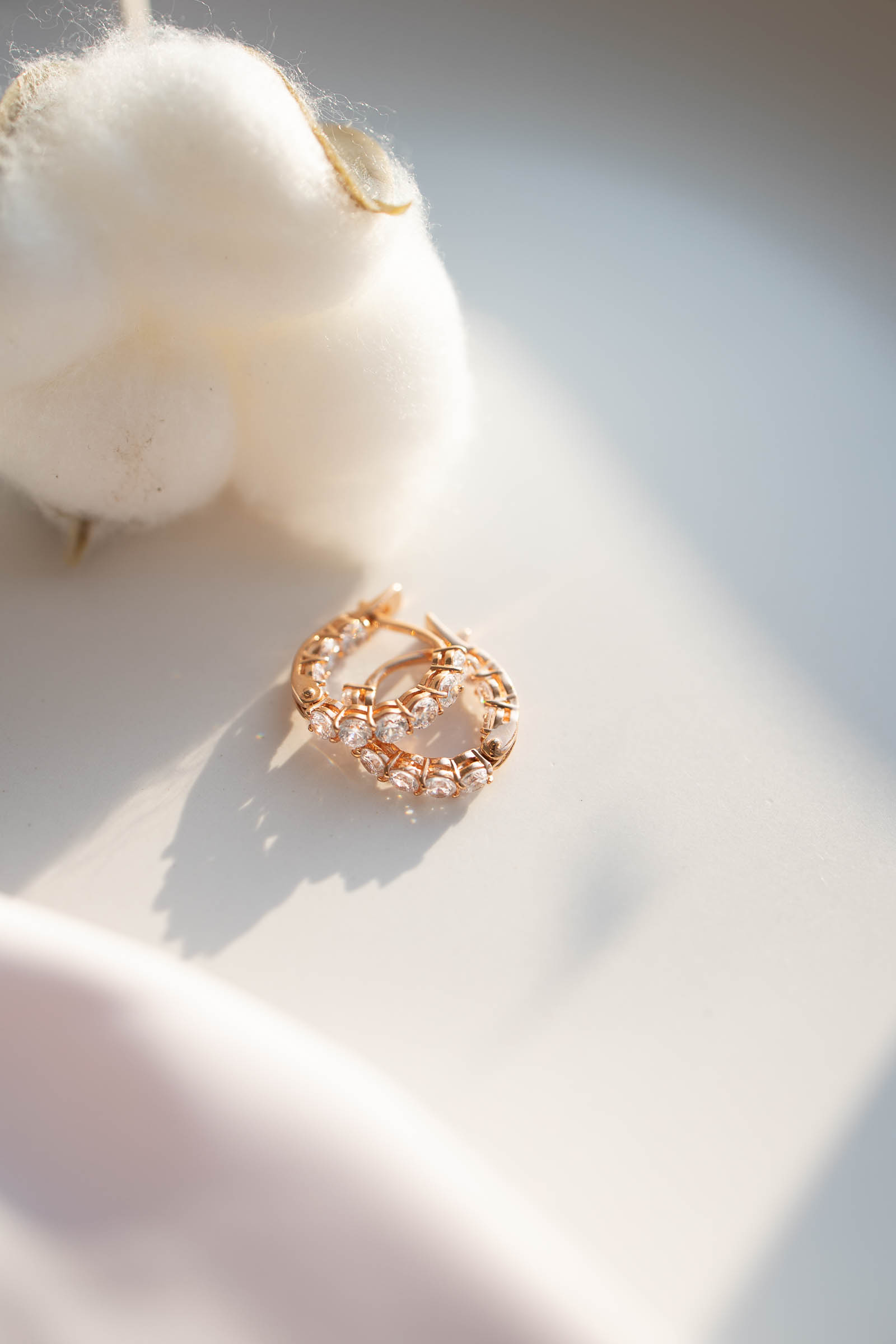 Серьги английский замок из серебра 925 с фианитом