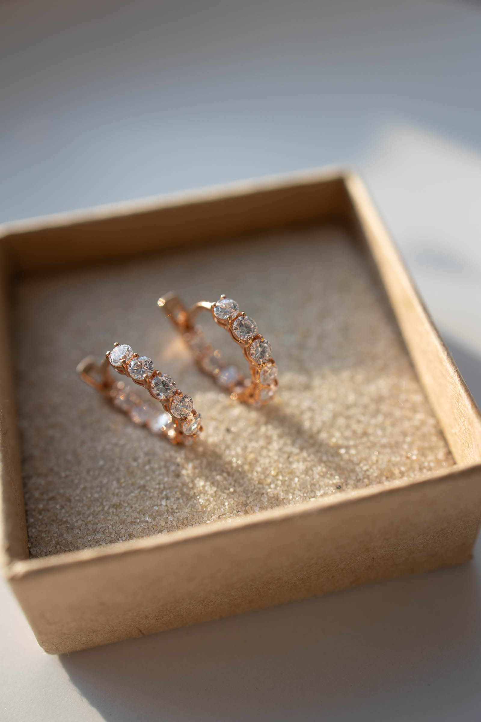 Серьги английский замок из серебра 925 с фианитом